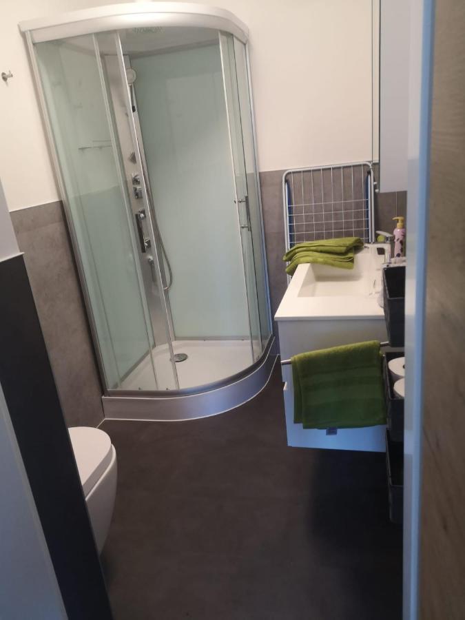 Homew4 - Rosen Apartment