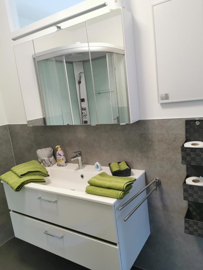 Homew4 - Rosen Apartment Hoheneich